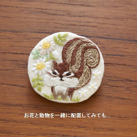 Chicchi Chipmunk & Flowers Pin Kit - Image 3