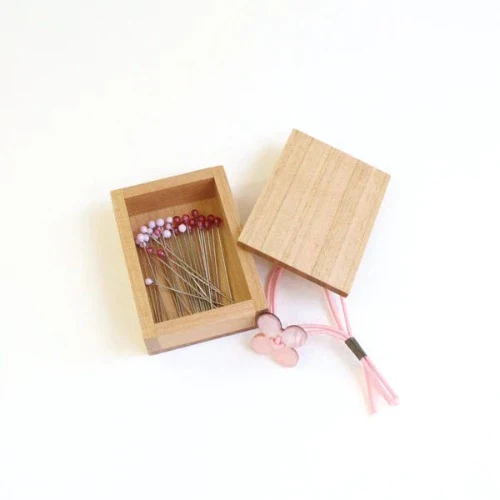 Cohana Glass Sewing Pins in a Cherry Box - Image 5