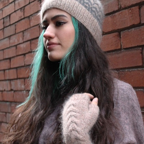 Town Hat & Fingerless Mittens - Image 4