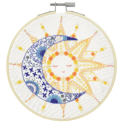 Un  Chat dans l'aiguille- Le soleil a rendez-vous avec la lune embroidery kit